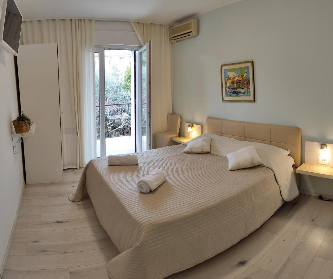 Rooms Ena Rovinj Bagian luar foto